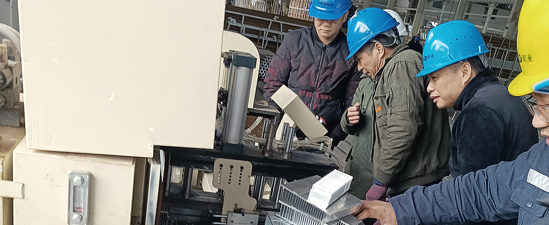 鑫宏特-倉儲備貨確保交期準時